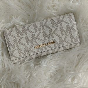 Michael Kors Purse|Wallet